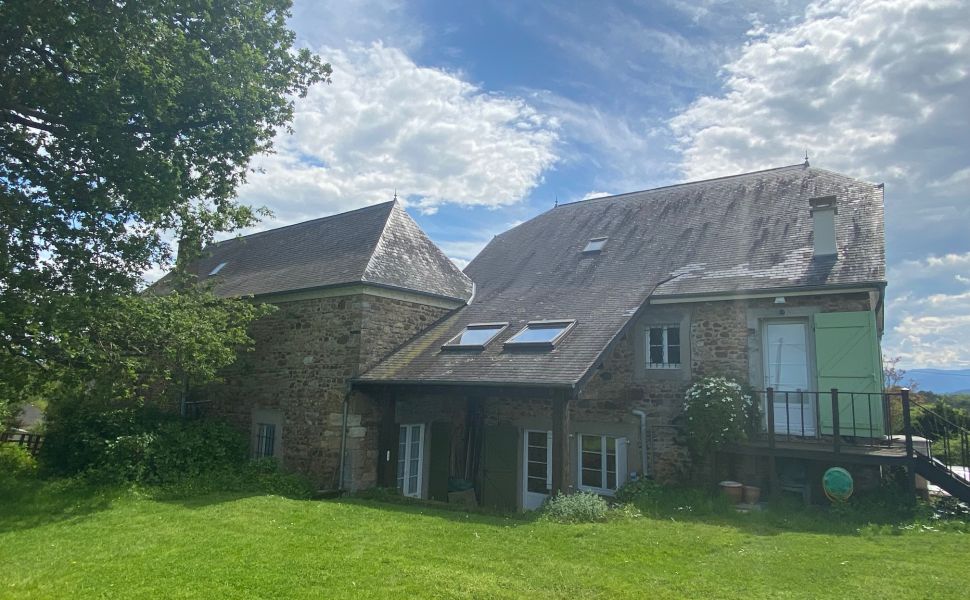 Beautiful renovated Bearnaise Farmhouse with Exceptional Views of the Pyrenees Mountains
